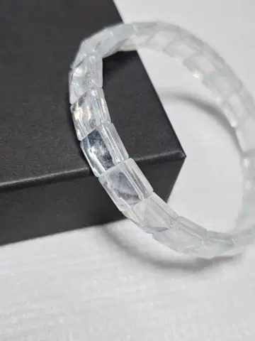 화이트 아쿠아 마린 (고셰나이트) 뱅글 스타일 팔찌