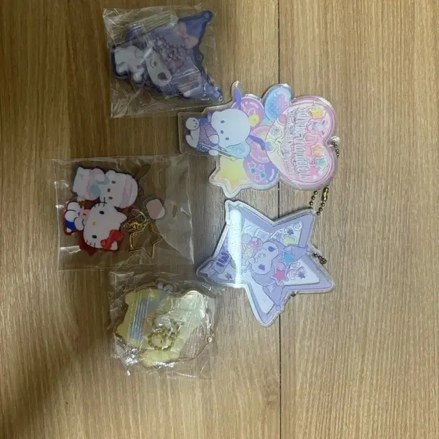 산리오아크릴키링 스탠드 뱃지