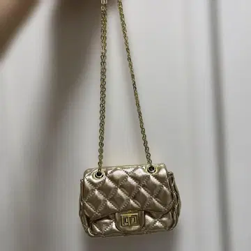 골드 퀼팅 숄더백