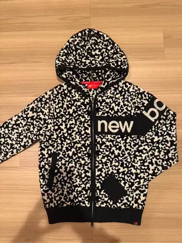 new balance 후드 부착 후드티 달마시안