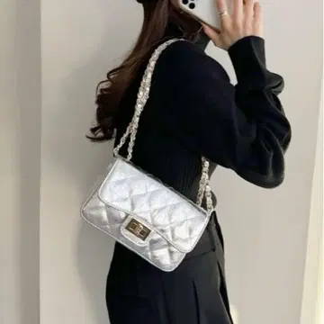 [새상품급] AULENTTI 체인 미니 숄더백 가죽 퀼팅