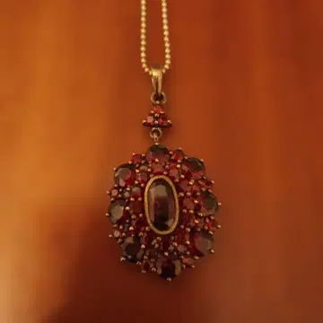 빈티지풍 빨간 보석 목걸이