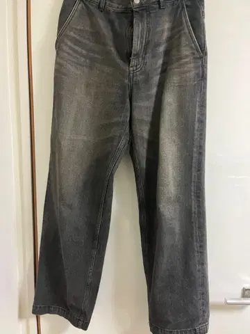 그레이 스트레이트 레그 데님 팬츠