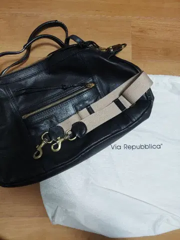 비아 레푸블리카 블랙 가죽 숄더백