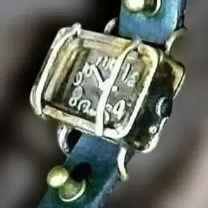 핸드크래프트 공방 작품 스퀘어형 다크 브라운 다이얼 가죽 밴드 손목시계