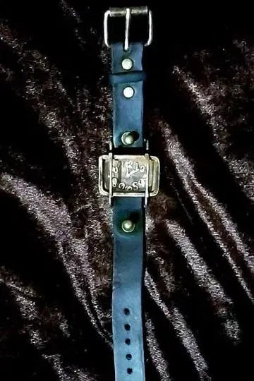 핸드크래프트 공방 작품 스퀘어형 다크 브라운 다이얼 가죽 밴드 손목시계