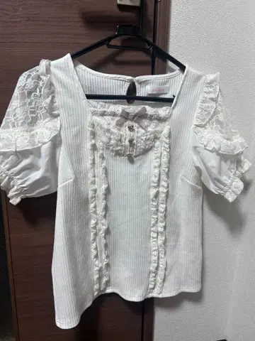 LIZLISA 크로스 레이스 리본 컷 상의 핑크