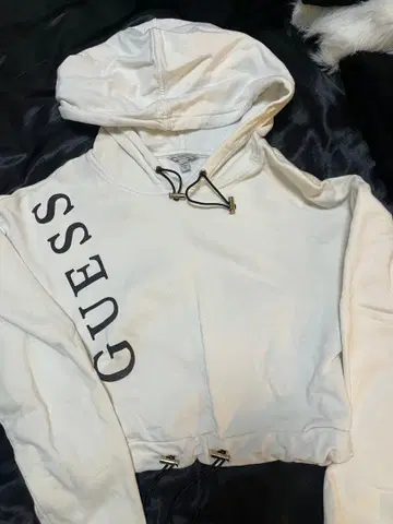 GUESS 후드 부착 크롭 후드티 XS