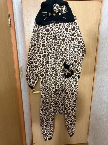 헬로키티 레오파드 무늬 인형옷 레트로
