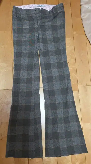 그레이 계열 체크 플레어 팬츠