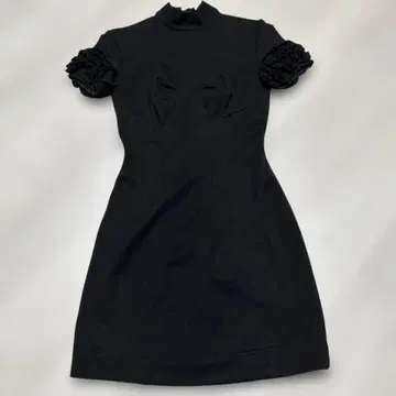 프릴 소매 블랙 미니 원피스 반팔