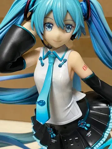 하츠네 미쿠 V4 CHINESE 1/8 피규어 (개봉품/초기 얼룩 있음)