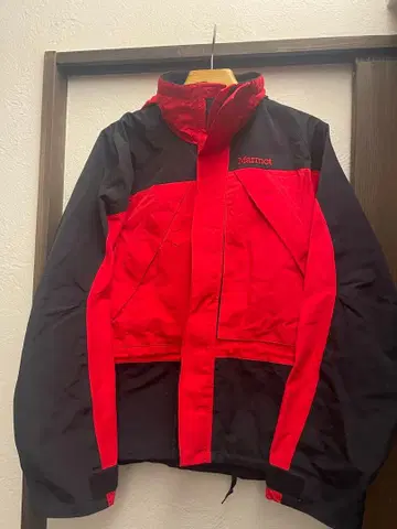 Marmot 마운틴 파카 레드/블랙