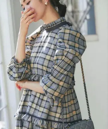 체크 무늬 프릴 롱 원피스