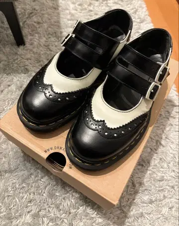 닥터 마틴 ADENA II 블랙/화이트 UK4