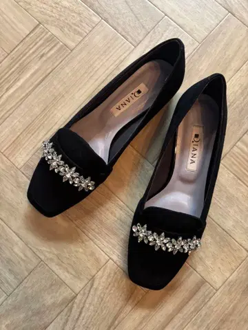 D'ANA 비쥬 장식 블랙 플랫슈즈