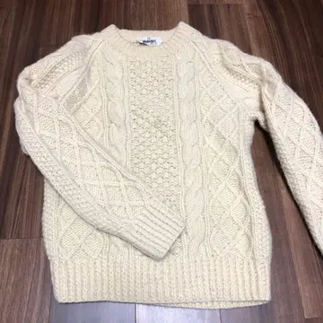 Wrangler 케이블 니트 스웨터 크림색