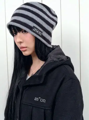 ason ELENA BEANIE / BLACK
