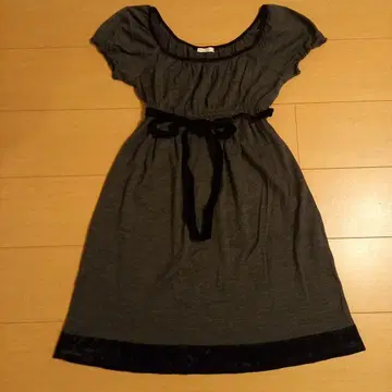 레스트로즈 그레이 반팔 무릎 기장 원피스 사이즈 2 울 100%