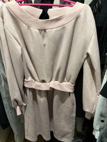 오프숄더 핑크 원피스