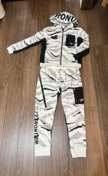 I'Z FRONTIER 카모 패턴 후드티와 팬츠 세트