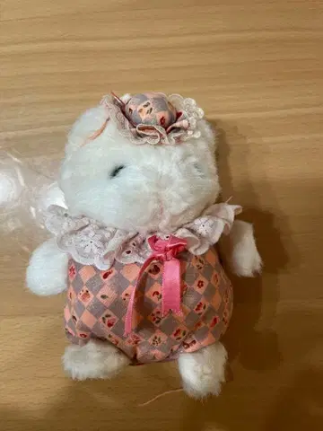 체크 무늬 의류 고양이 봉제 인형