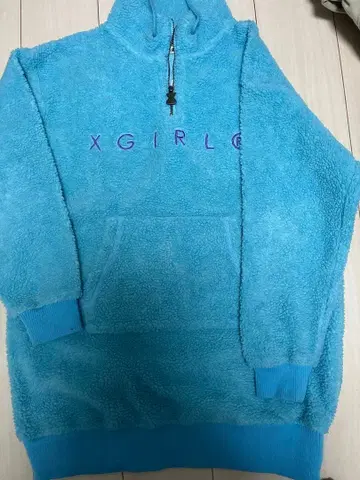 XGIRL 스카이블루 복슬복슬 하프 지퍼