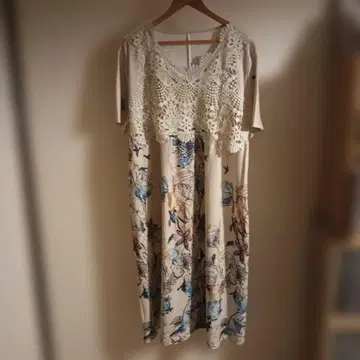 꽃무늬 레이스 장식 반팔 원피스