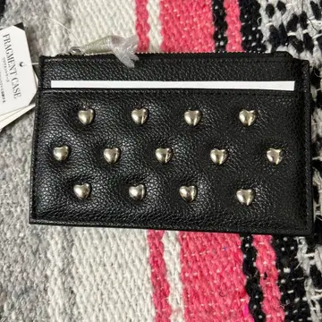 하트 스터드 장식 블랙 카드 케이스