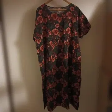 꽃무늬 반팔 무릎 기장 원피스