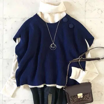 새상품급 어도어 울 반팔 니트 풀오버 38 네이비 계열 베스트 어깨 버튼