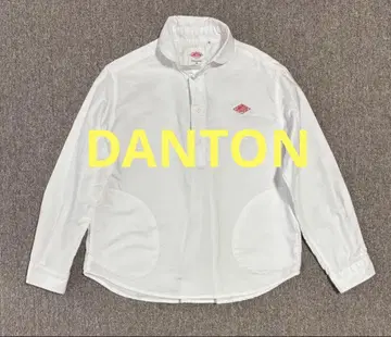 단톤 화이트 원포인트 자수 라운드 포켓 둥근 카라 루즈핏 셔츠