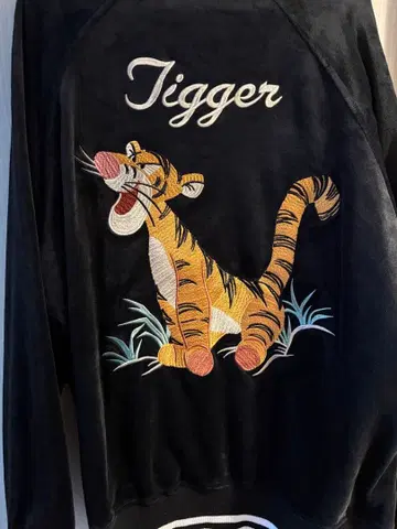 Disney 티거 자수 스웨이드풍 자켓