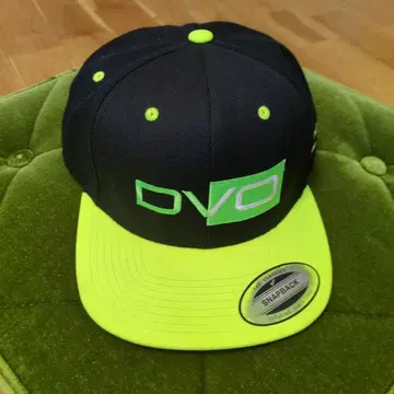 DVO 스냅백 캡 블랙/옐로우 그린