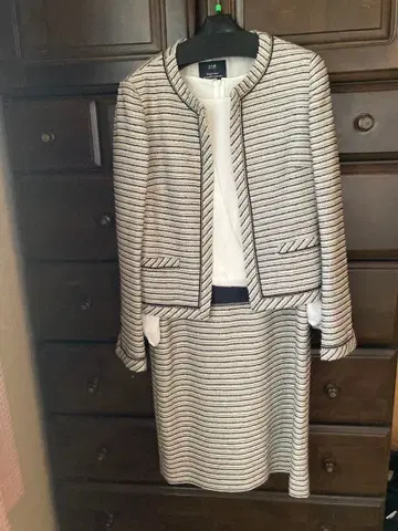 스트라이프 자켓과 원피스 세트