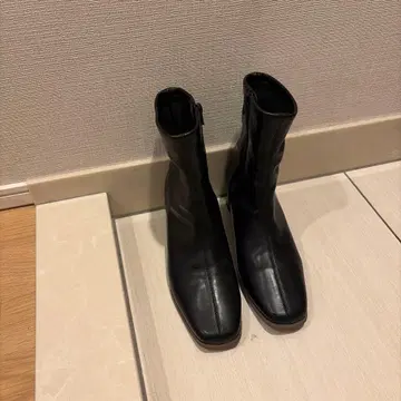 블랙 가죽 부츠 지퍼 포함