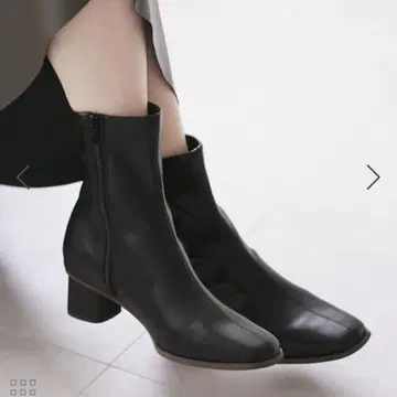 블랙 가죽 부츠 지퍼 포함 로페 로페피크닉 준