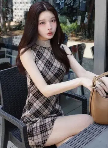 [택 포함 새상품] Darich 체크 자카드 슬리브리스 니트 미니 원피스