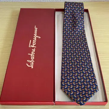 살바토레 페라가모 넥타이