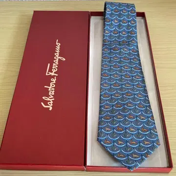 살바토레 페라가모 넥타이