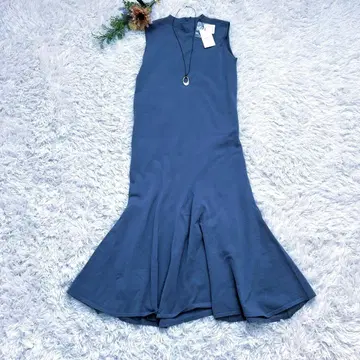 택 포함 새상품 오파크 클립 플레어 니트 원피스 슬리브리스 파랑