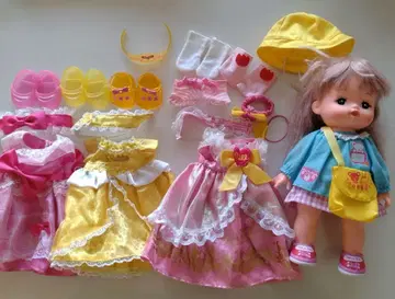 멜짱 인형과 의상 3벌 세트 (의상만은 1500엔에 양도합니다)