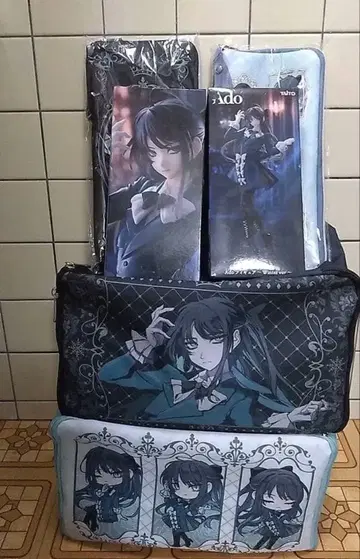 Ado 라운드원 한정판 피규어 x 2 응원봉 케이스 수납 박스