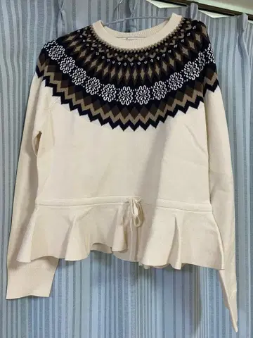 아이보리 노르딕 무늬 긴팔 스웨터