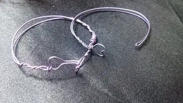 2개 세트 순 티타늄 소재 뱅글 팔찌 퍼플 계열