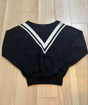 알아바일 울 100% V넥 니트 바이컬러