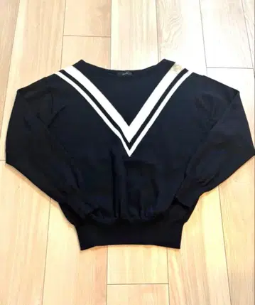 알아바일 울 100% V넥 니트 바이컬러