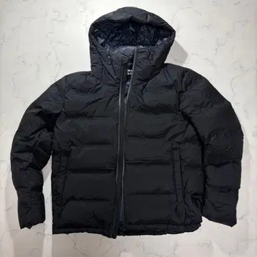 유니클로 심리스 다운 후드티 블랙 XXL 사이즈