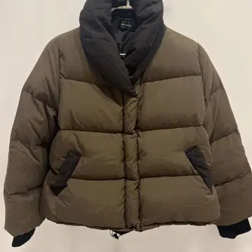 une autre 카와타 페더 숏 다운 코트