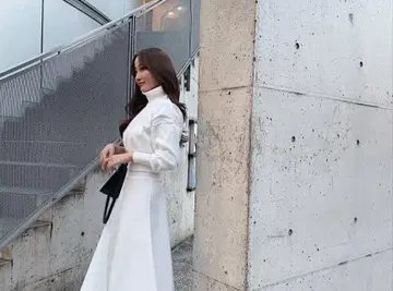 셰리에 sheller 니트탑 화이트